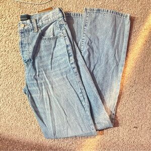Aeropostale size 6 regular, style 90s baggy, Light Blue ripped Jeans